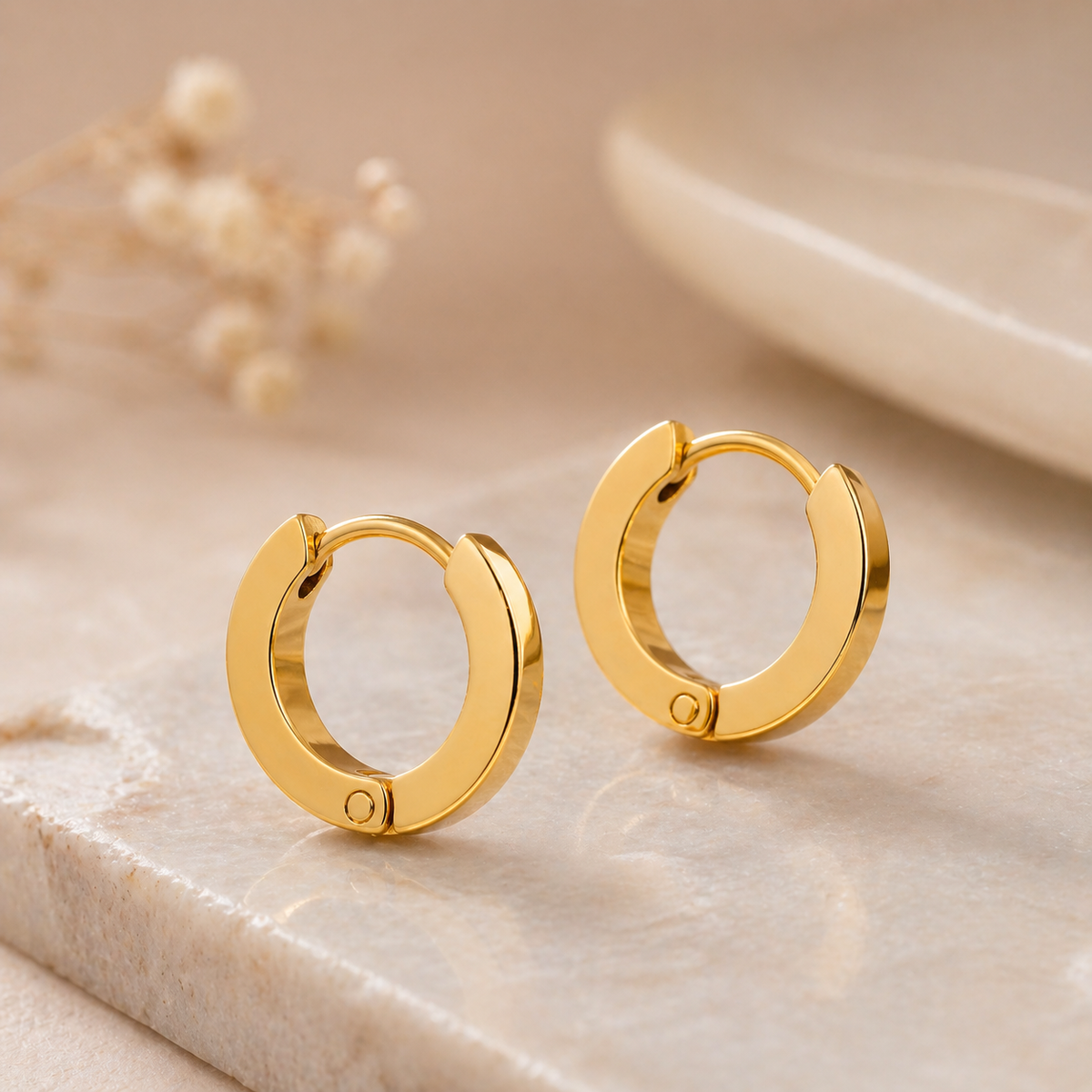 Mini gold hoop earrings zarinoor – 18k gold plated | 16 mm