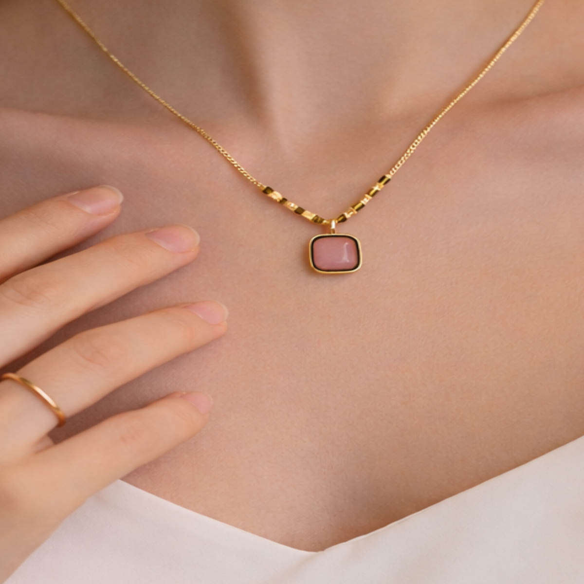 Opal square glow  pearl white