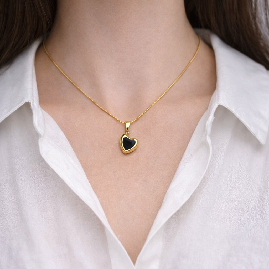 Pure love golden heart necklace