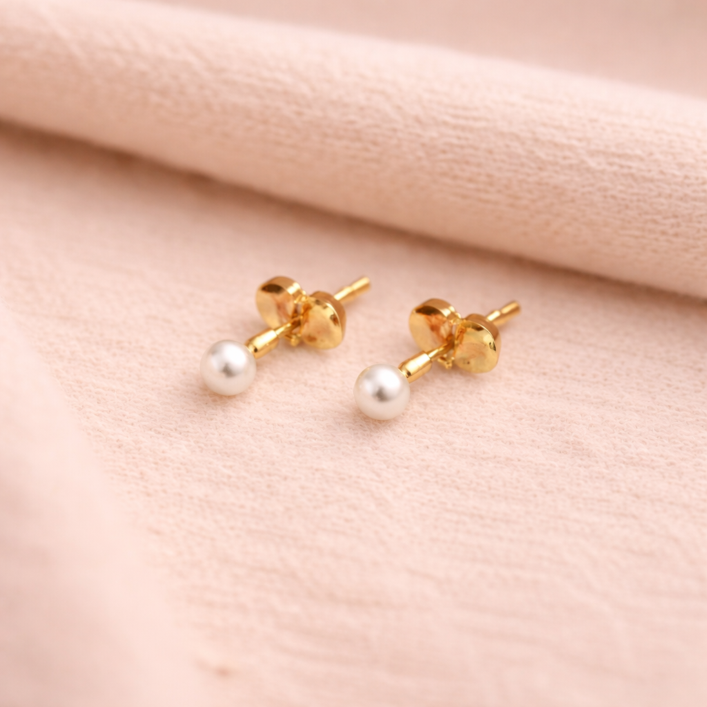 Classic pearl glow studs