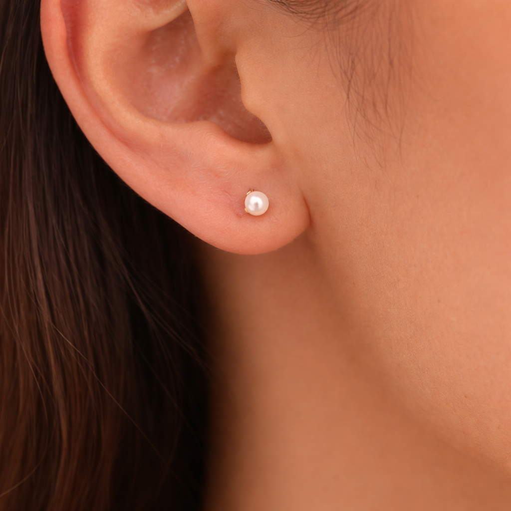 Classic Pearl Glow Studs