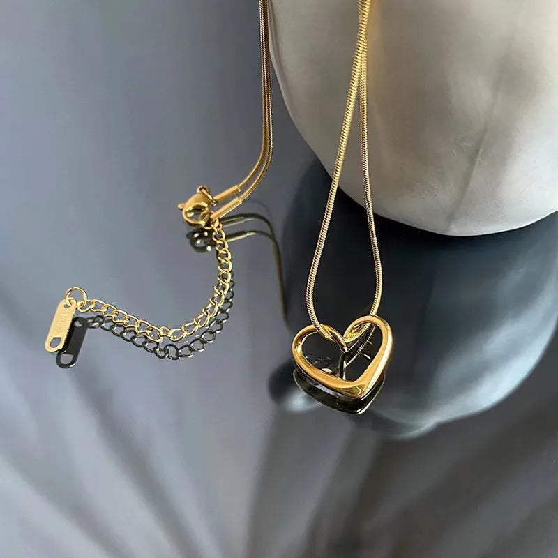 Elegant Gold Open Heart Pendant Necklace for Women